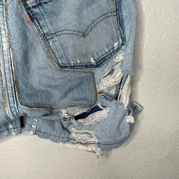 Vintage Levis Distressed Button-Fly Denim Shorts estimated size 29 waist - Picture 4 of 11
